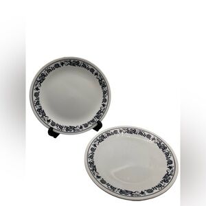 2 Vintage CORNING CORELLE OLD TOWN BLUE ONION Plates 8.5” Blue White Livingware